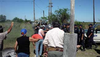 PoliciasDesalojoSantaElena.jpg