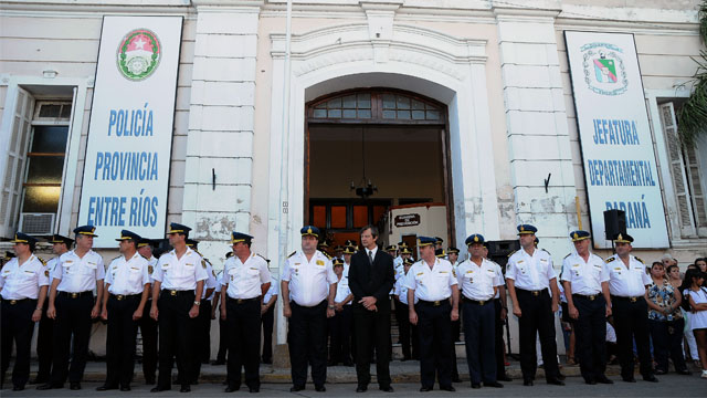 BahlPoliciaAScenso20120105.jpg