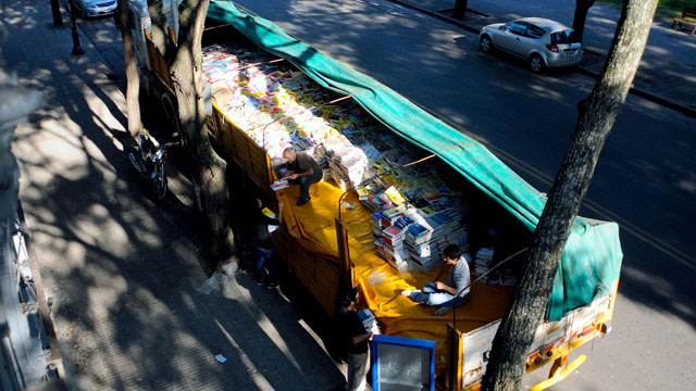 CamionDonacionLibros20120518.jpg