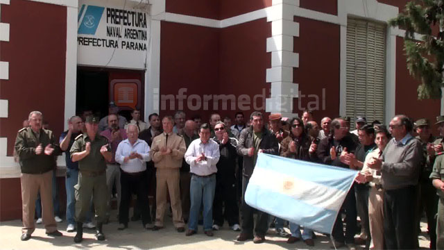 GendarmeraPrefecturaProtesta20121003.jpg