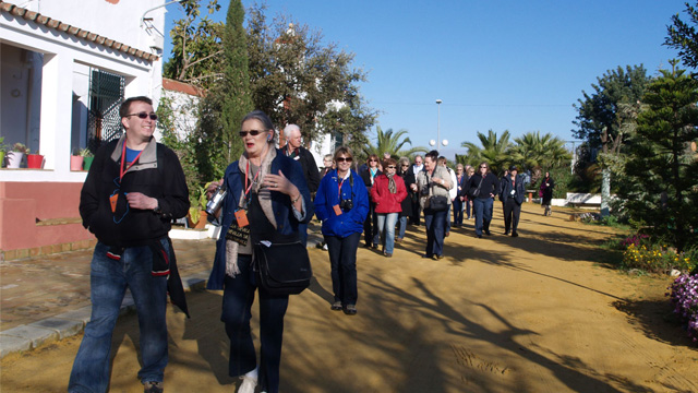 TuristasCaminando.jpg