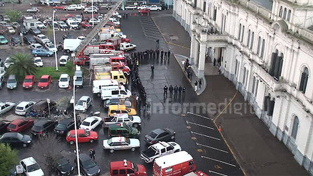 BomberosVoluntariosCasaDeGobierno20130613.jpg