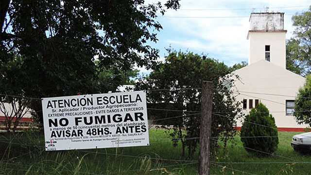 ParendeFumigarlasEscuelasFumigacionAgroquimicos.jpg