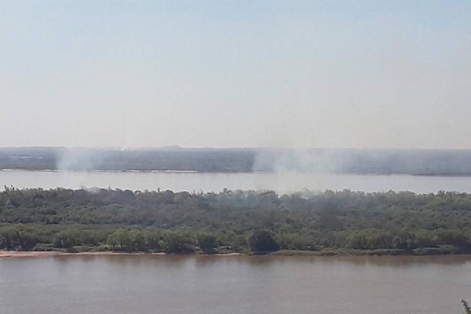 La lluvia apagó el incendio en la Isla Puente