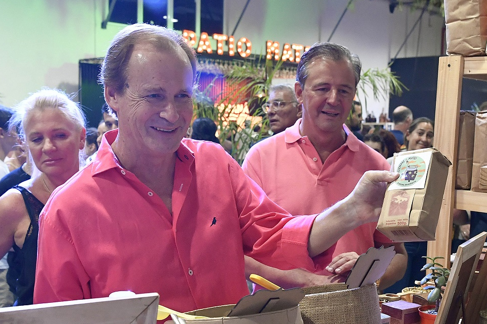 Bordet visitó la Fiesta Nacional del Mate junto al intendente de Paraná, Adán Bahl