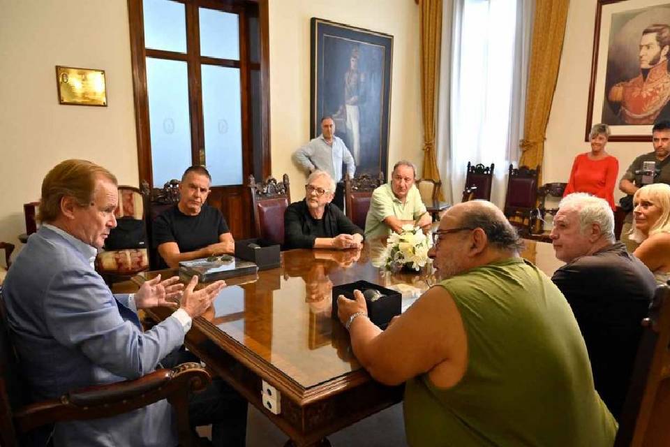 Bordet recibió al director, productores y parte del elenco de la película La Emboscada