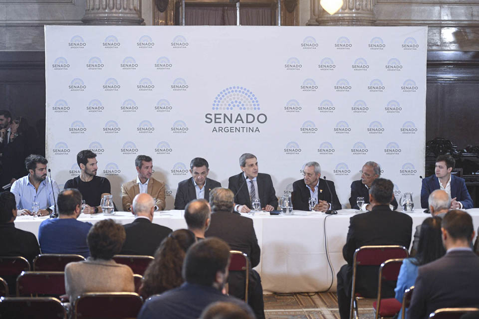 MARTÍN OLIVA – RECONOCIMIENTO A LA ASOCIACIÓN DE CORREDORES DE TURISMO CARRETERA 17-04-23