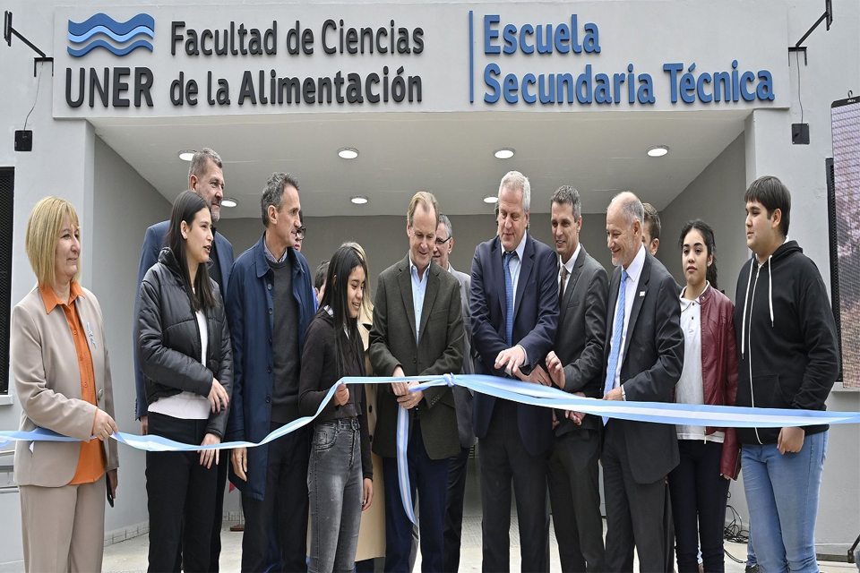 Bordet inauguró la Escuela Secundaria Técnica de la UNER en Concordia