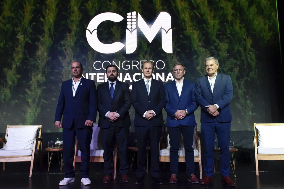 Bordet encabezó la apertura del 2º Congreso Internacional de Maíz