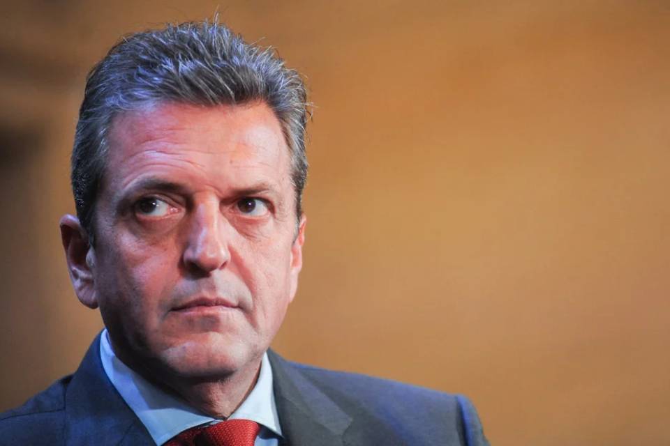 (Mención a diputado entrerriano) Apoyo de Massa a un proyecto para que grandes empresas paguen un piso del 15% de Ganancias