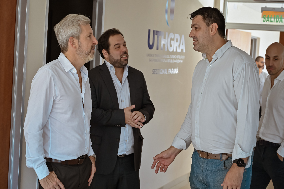 Frigerio se reunió con representantes de trabajadores del sector turístico en Paraná