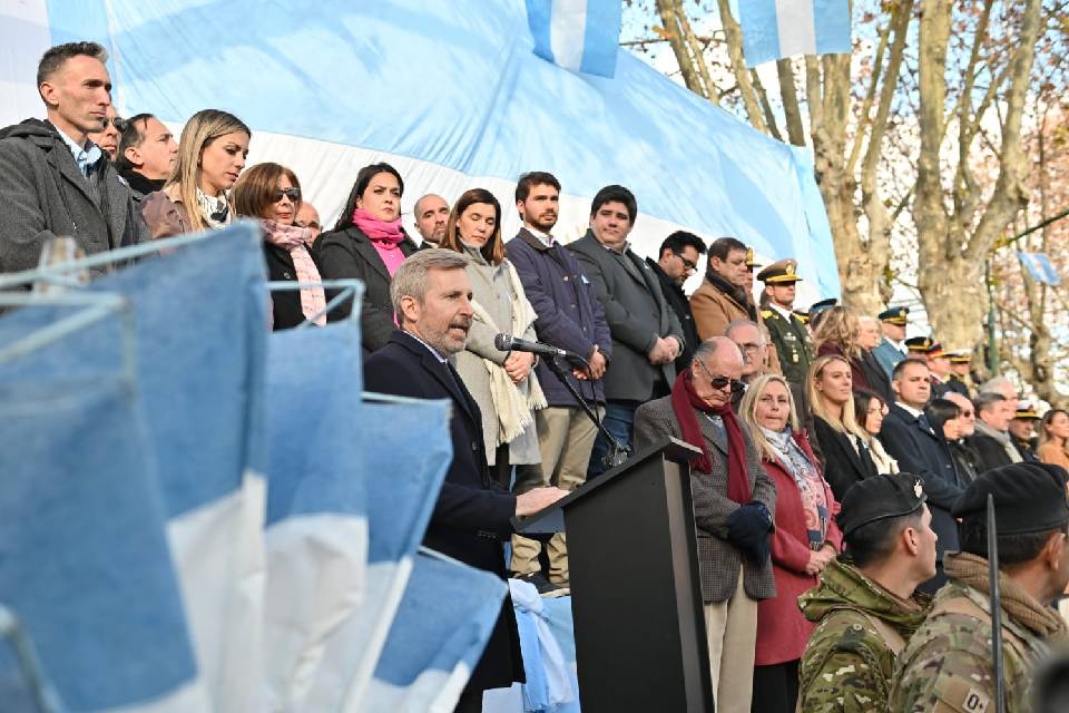 Frigerio presidió el acto por el Día de la Independencia en Gualeguaychú