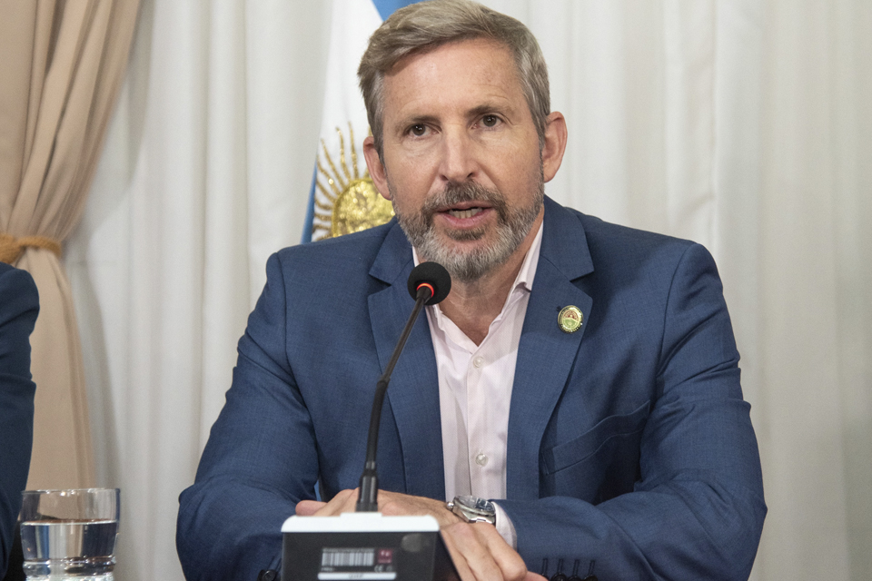 Frigerio anunció que el ingreso al Estado provincial será sólo por concurso y que se terminan los c