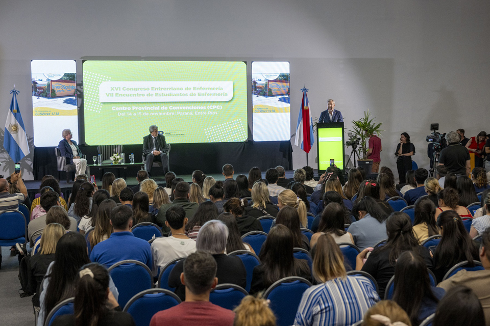 Frigerio participó de la apertura del XVI Congreso Entrerriano de Enfermería en Paraná alta