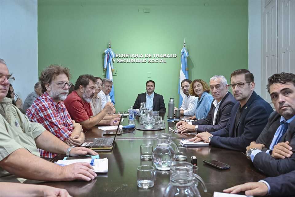 Gobierno y docentes firmaron un acuerdo paritario