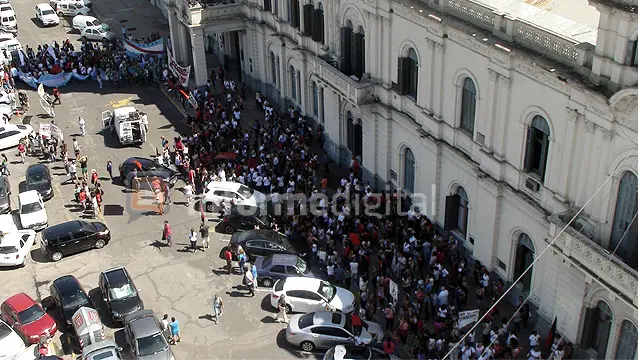 Paro docente: marcharon a Casa de Gobierno en el primer día de clases