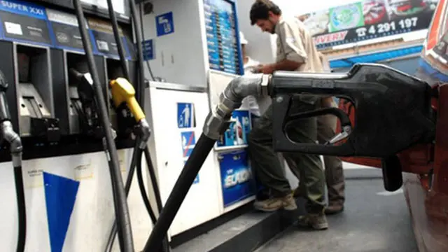 Desde este viernes las naftas serán un 6% más caras