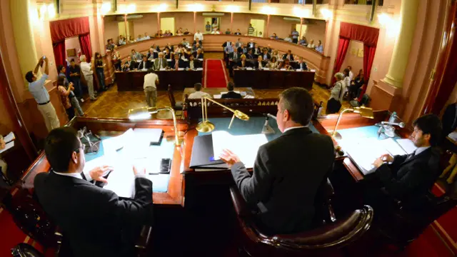 Aprobaron botón antipánico y gratuidad de juicios laborales para estatales