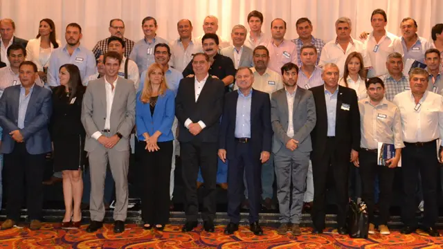 Cresto estrena de local su presidencia de los intendentes del PJ del país