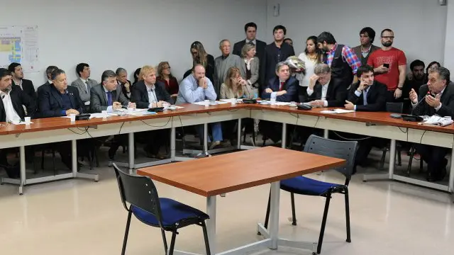 La oposición avanzó con declaraciones para frenar despidos