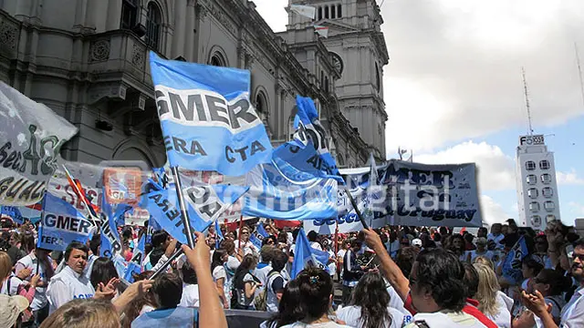 Docentes quieren saber cuándo cobran