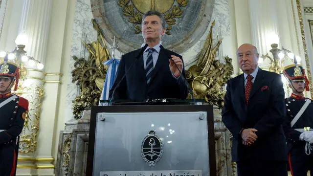 Macri busca acuerdos con empresarios y sindicalistas para frenar ley antidespidos