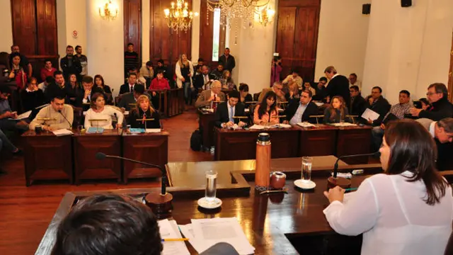 Concejales se cruzaron por la suba del boleto de colectivo en Paraná