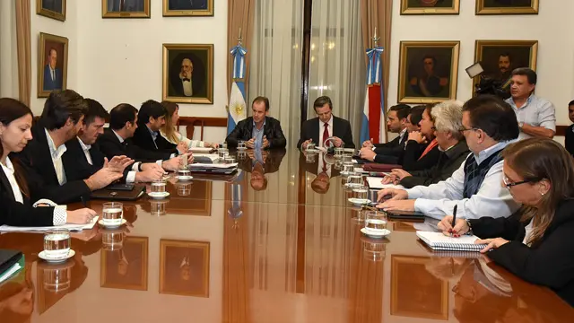 Bordet regresó de China y pidió informes a su Gabinete