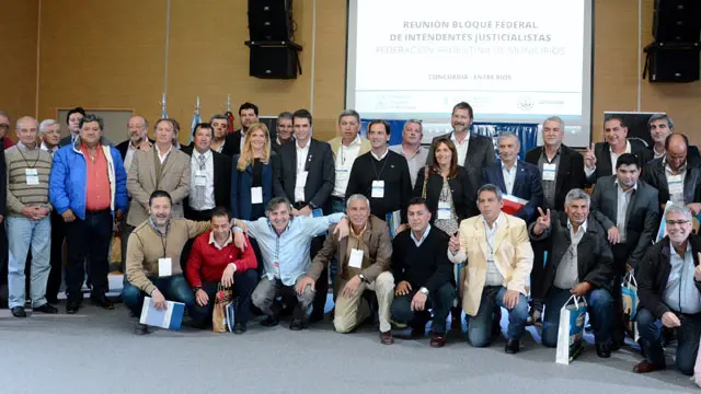 En Concordia, intendentes del PJ de todo el país repudiaron los despidos y la corrupción