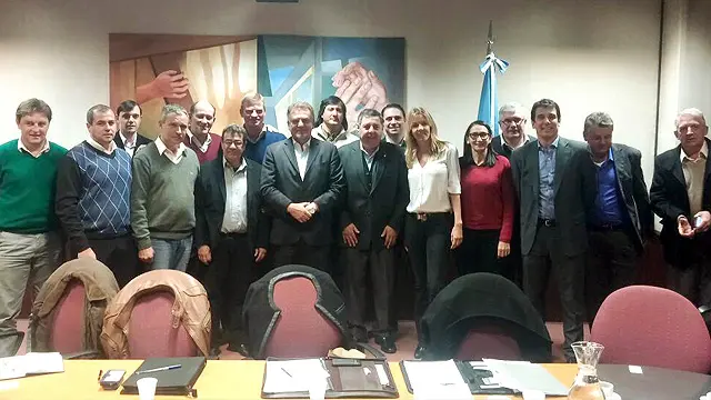 Vecinalistas trabajan con De Angeli y gente de Frigerio