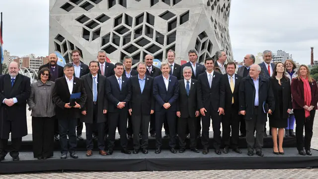 Bordet y 12 gobernadores más avalan el pago a jubilados de Macri