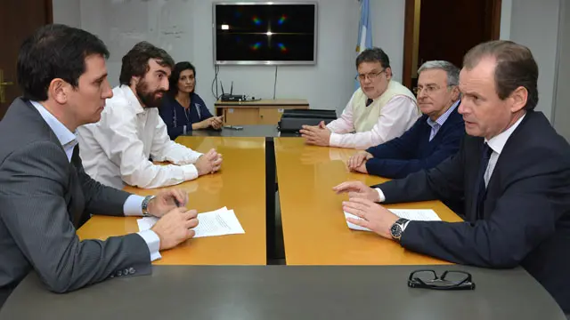 Bordet acordó con Nación seguir la construcción de viviendas por consorcio