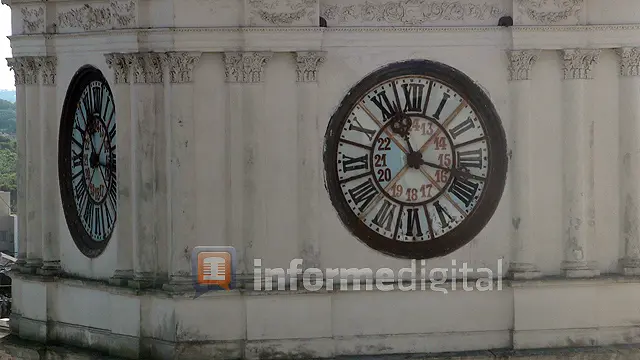 Repararon el reloj de la Casa de Gobierno