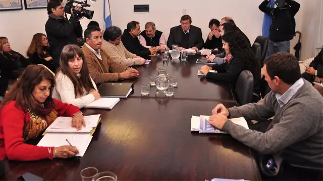 Gobierno y estatales vuelven a reunirse este lunes por salarios