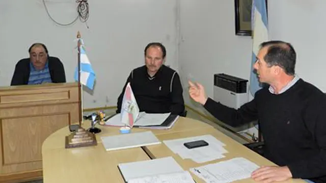 Polémica porque el municipio de Viale reparte materiales en Villaguay