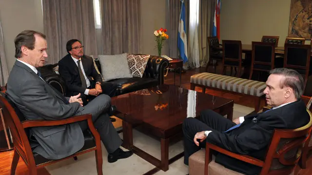 Bordet tiene respaldo en el Senado para negociar con Macri el déficit de la Caja