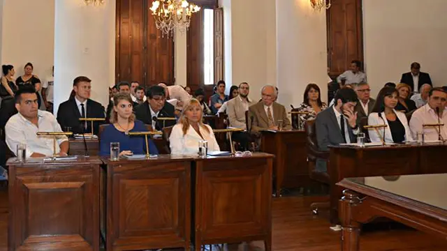 Oficialismo y oposición se cruzaron por un veto de Varisco