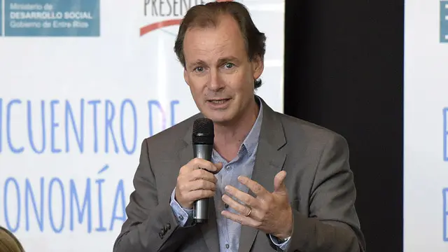 Bordet dijo que reabrirá paritarias en 2017 y habló del aguinaldo