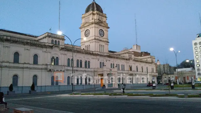Provincia emitió deuda en pesos y dólares