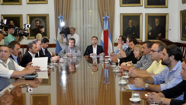 Gobierno y gremios docentes se sientan a discutir salarios