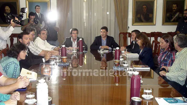 Gobierno y gremios docentes vuelven a negociar este miércoles