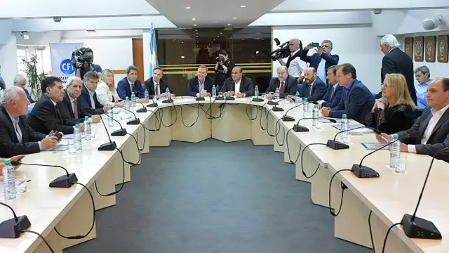 Gobernadores pulen postura antes del pacto fiscal con Macri