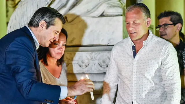 Bahl se muestra con Etienot