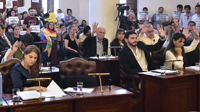 Boleto: el proyecto de Varisco pasó a comisión y hay alternativas opositoras