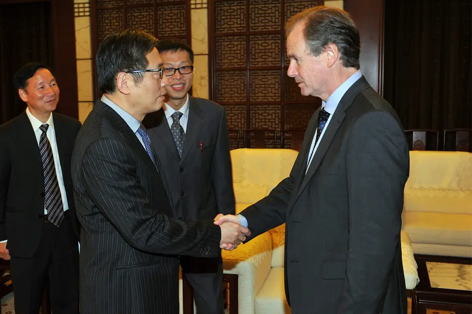 Bordet viaja a China con Frigerio a buscar crédito para obras