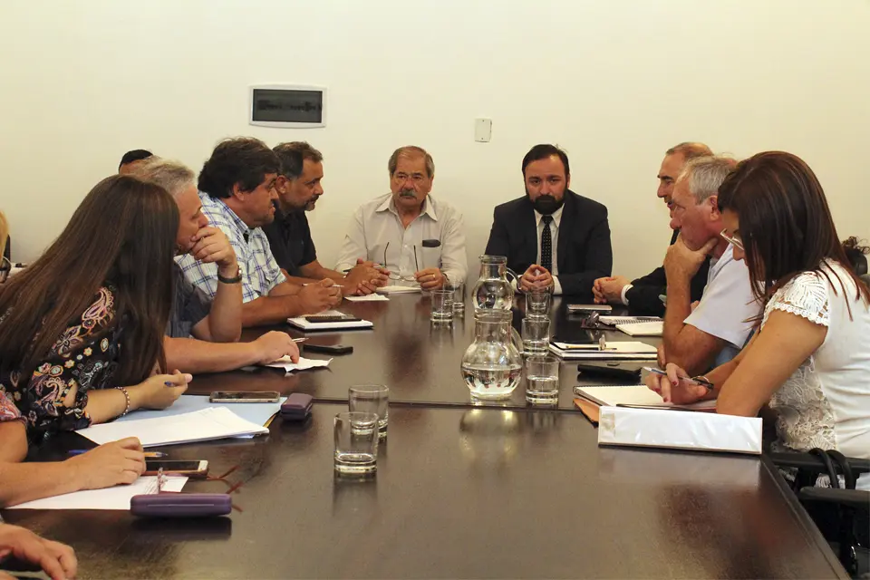 El gobierno también acordó el 11% con los estatales