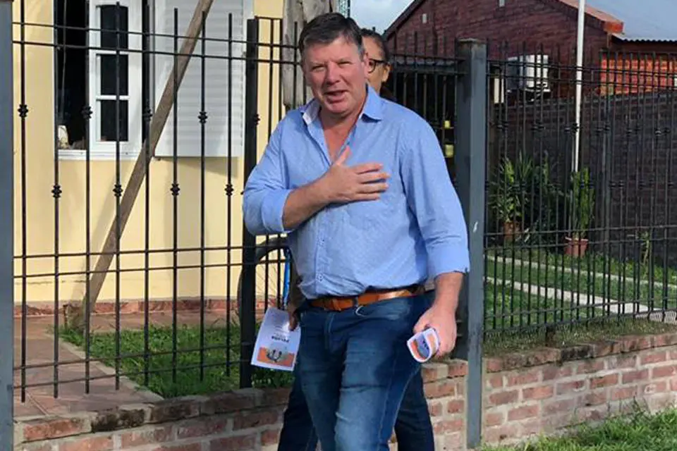 Dejan mal parado a un candidato de Cambiemos