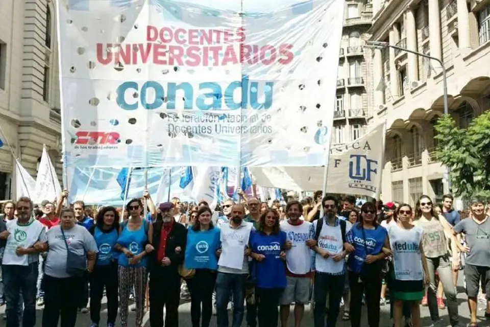 Docentes universitarios entrerrianos van al paro