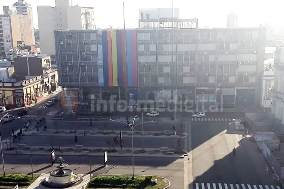 Homenajearon a los jardines pero con confusión por la bandera LGBT