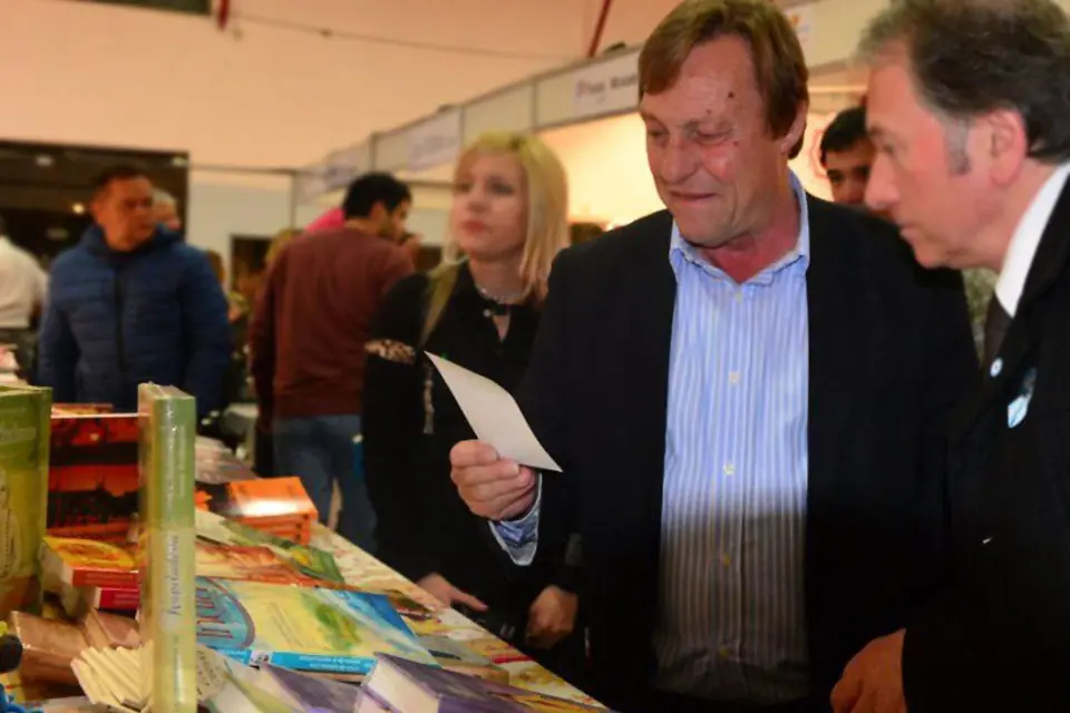 Denuncian vacío municipal a la Feria del Libro